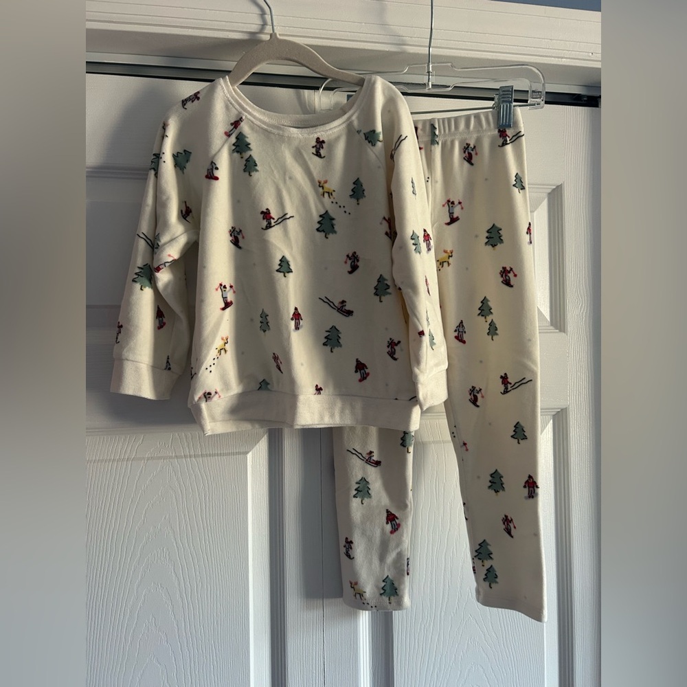 Velour Matching set with Skiing Scene
